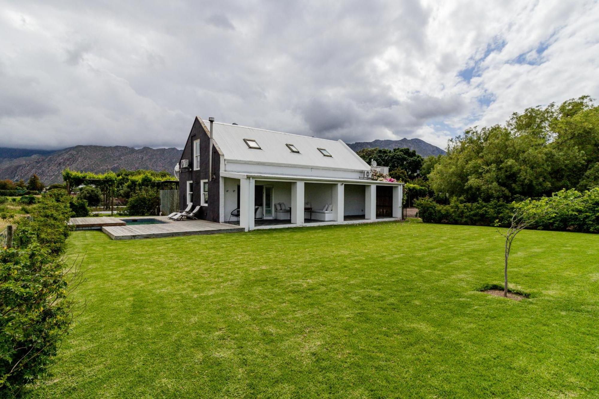 The Barn On 62 - Cottages مونتاغو المظهر الخارجي الصورة